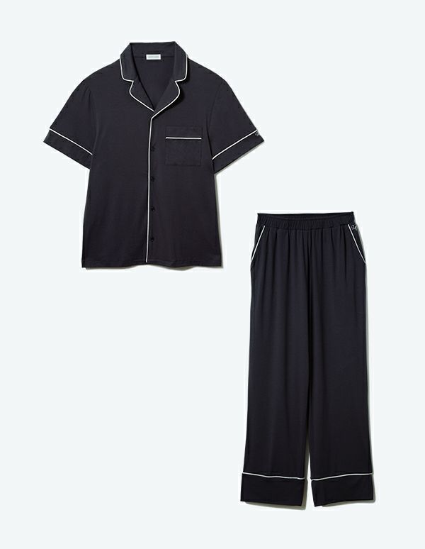 チャコールグレー