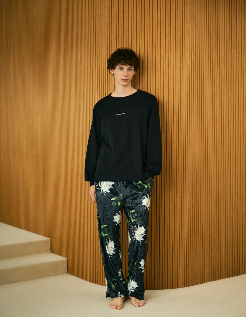 ペア展開可】ユニセックスベロアプリントセットアップ | パジャマ